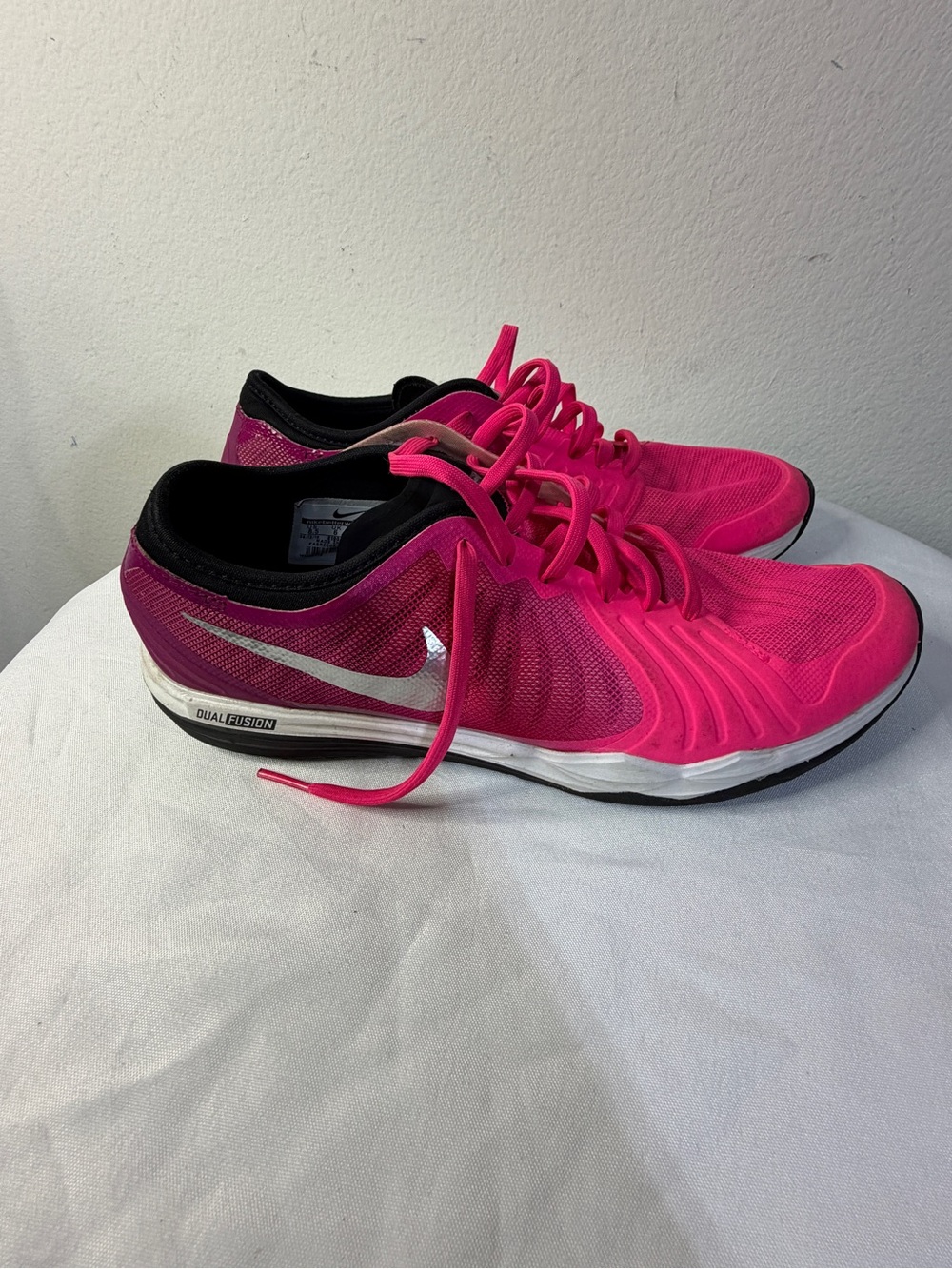 Nike Women’s Pink Dual Fusion Athletic Running Shoes - Picture 1 of 5